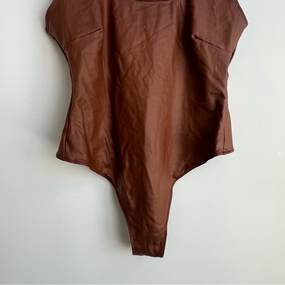 SKIMS Bodysuit WET JERSEY TANK Faux Leather COPPER Vegan Thong Scoop Neck Medium - Picture 7 of 13